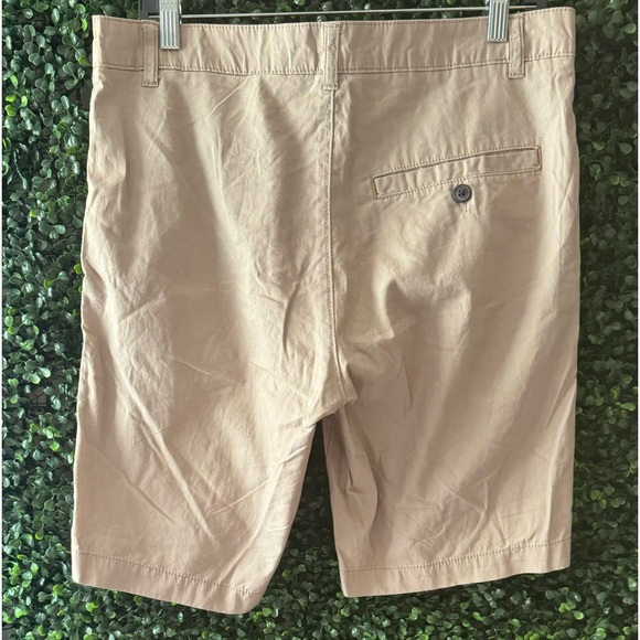 H&M MEN’S KHAKI CHINO SHORTS - Picture 2 of 9